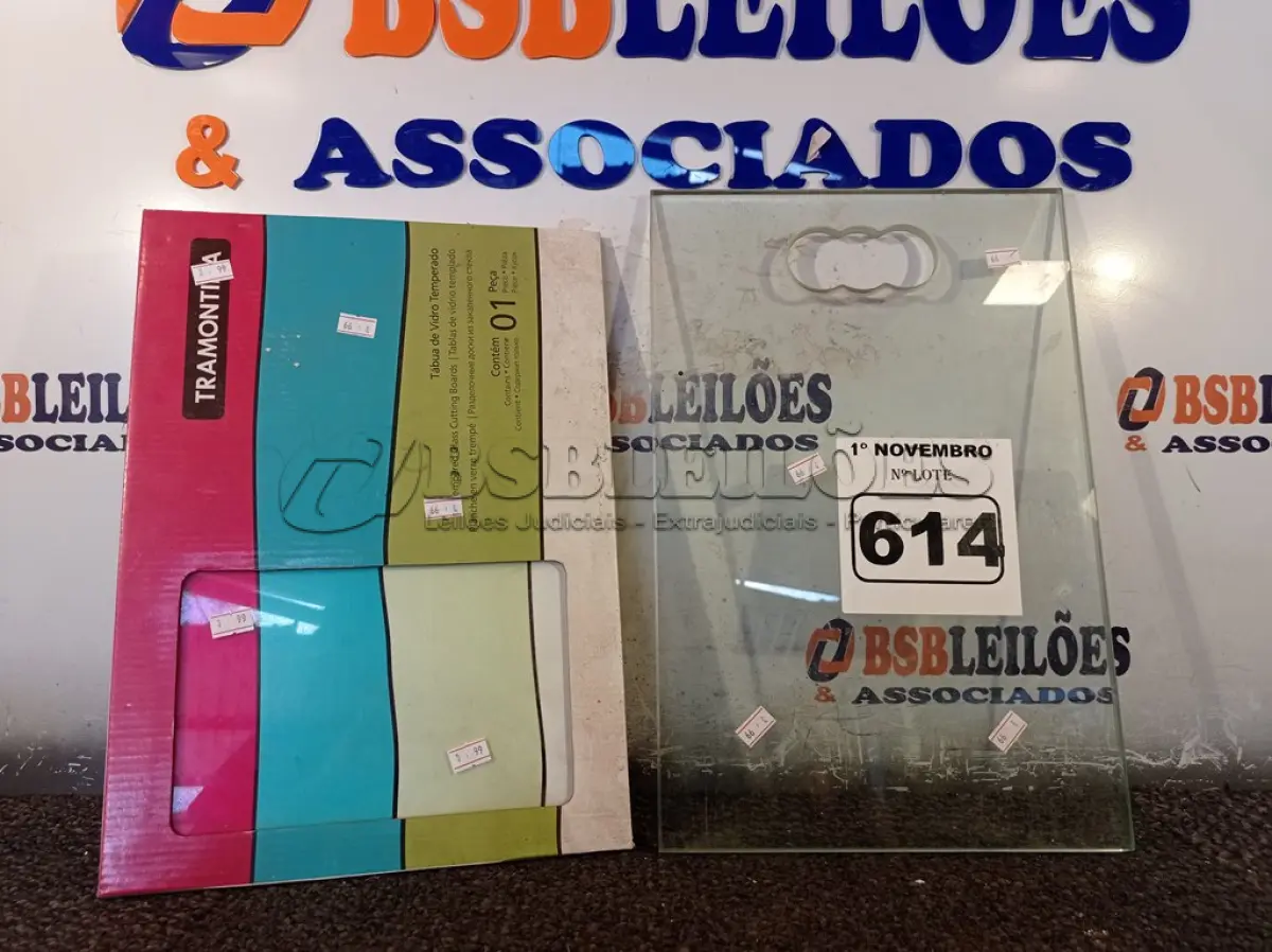 LOTE 614 - 02 TABUAS PARA CORTE DE FRIOS EM VIDRO TEMPERADO. (NO ESTADO) ATENÇÃO! FAZER A VISITAÇÃO ANTES DE ARREMATAR, NÃO SABEMOS SE FUNCIONA. LEILÃO NÃO TEM GARANTIA E NEM DEVOLUÇÃO, SUJEITO A POSSÍVEIS AVARIAS VISÍVEIS/OCULTAS E/OU AUSÊNCIA DE COMPONENTES.