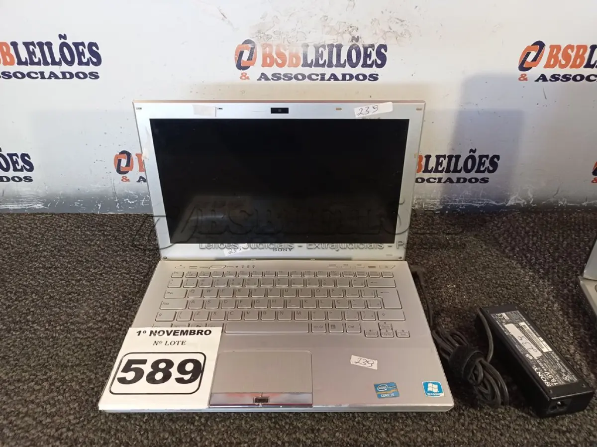 LOTE 589 - 01 NOTEBOOK SONY VAIO I5, 4GB TELA QUEBRADA COM FONTE. (NO ESTADO) ATENÇÃO! FAZER A VISITAÇÃO ANTES DE ARREMATAR, NÃO SABEMOS SE FUNCIONA. LEILÃO NÃO TEM GARANTIA E NEM DEVOLUÇÃO, SUJEITO A POSSÍVEIS AVARIAS VISÍVEIS/OCULTAS E/OU AUSÊNCIA DE COMPONENTES.