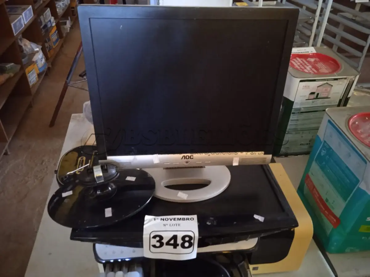 LOTE 348 - 01 IMPRESSORA E 02 MONITORES. (NO ESTADO) ATENÇÃO! FAZER A VISITAÇÃO ANTES DE ARREMATAR, NÃO SABEMOS SE FUNCIONA. LEILÃO NÃO TEM GARANTIA E NEM DEVOLUÇÃO, SUJEITO A POSSÍVEIS AVARIAS VISÍVEIS/OCULTAS E/OU AUSÊNCIA DE COMPONENTES.