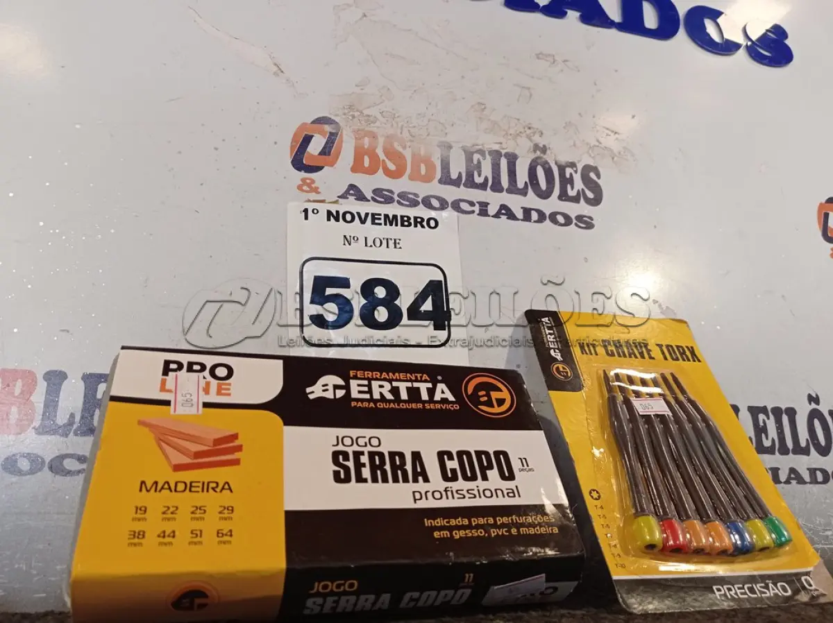 LOTE 584 - 01 JOGO DE CHAVE TORQUE E 01 JOGO DE SERRA COPO. (NO ESTADO) ATENÇÃO! FAZER A VISITAÇÃO ANTES DE ARREMATAR, NÃO SABEMOS SE FUNCIONA. LEILÃO NÃO TEM GARANTIA E NEM DEVOLUÇÃO, SUJEITO A POSSÍVEIS AVARIAS VISÍVEIS/OCULTAS E/OU AUSÊNCIA DE COMPONENTES.