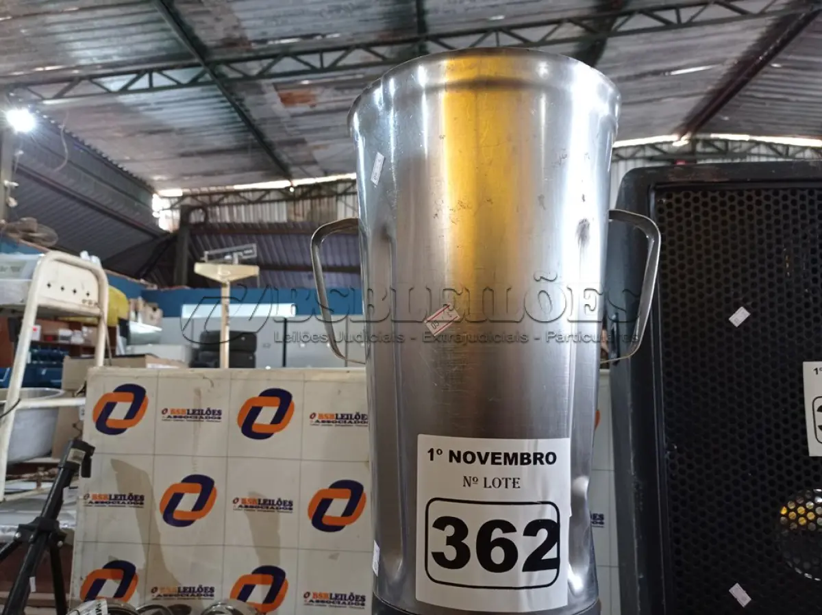 LOTE 362 - 01 LIQUIDIFICADOR INDUSTRIAL MARCA POLI. (NO ESTADO) ATENÇÃO! FAZER A VISITAÇÃO ANTES DE ARREMATAR, NÃO SABEMOS SE FUNCIONA. LEILÃO NÃO TEM GARANTIA E NEM DEVOLUÇÃO, SUJEITO A POSSÍVEIS AVARIAS VISÍVEIS/OCULTAS E/OU AUSÊNCIA DE COMPONENTES.