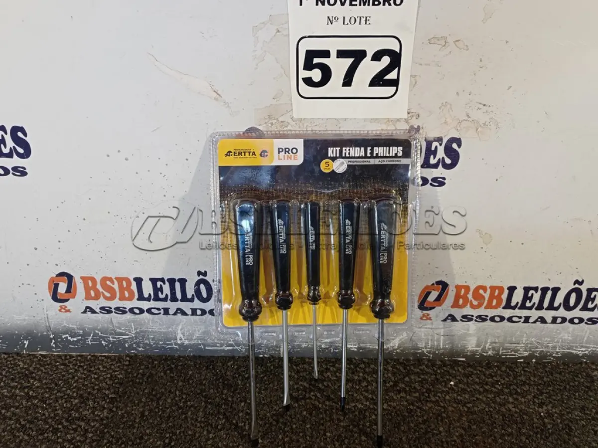 LOTE 572 - 01 KIT DE CHAVES FENDA/PHILIPS. (NO ESTADO) ATENÇÃO! FAZER A VISITAÇÃO ANTES DE ARREMATAR, NÃO SABEMOS SE FUNCIONA. LEILÃO NÃO TEM GARANTIA E NEM DEVOLUÇÃO, SUJEITO A POSSÍVEIS AVARIAS VISÍVEIS/OCULTAS E/OU AUSÊNCIA DE COMPONENTES.