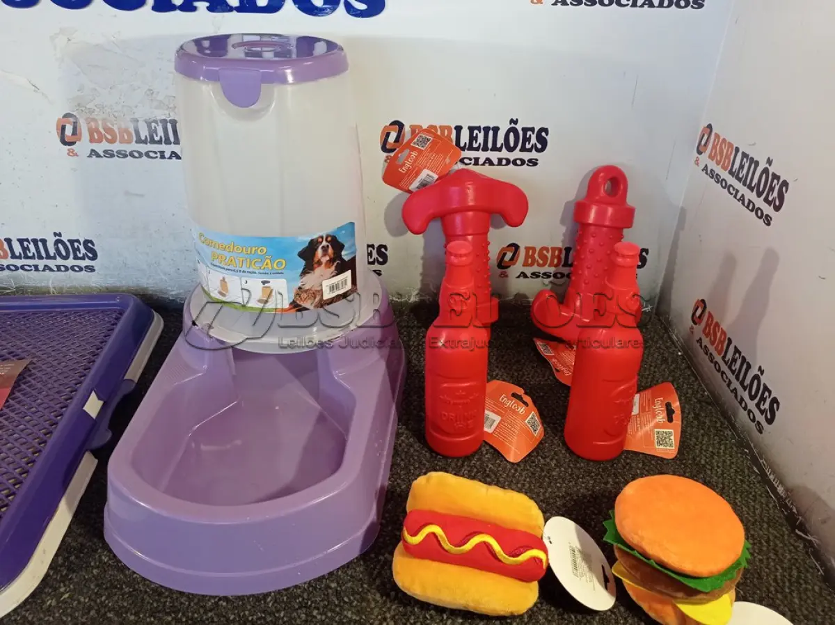 LOTE 424 - 01 KIT DE ACESSÓRIOS PARA PET. (NO ESTADO) ATENÇÃO! FAZER A VISITAÇÃO ANTES DE ARREMATAR, NÃO SABEMOS SE FUNCIONA. LEILÃO NÃO TEM GARANTIA E NEM DEVOLUÇÃO, SUJEITO A POSSÍVEIS AVARIAS VISÍVEIS/OCULTAS E/OU AUSÊNCIA DE COMPONENTES.