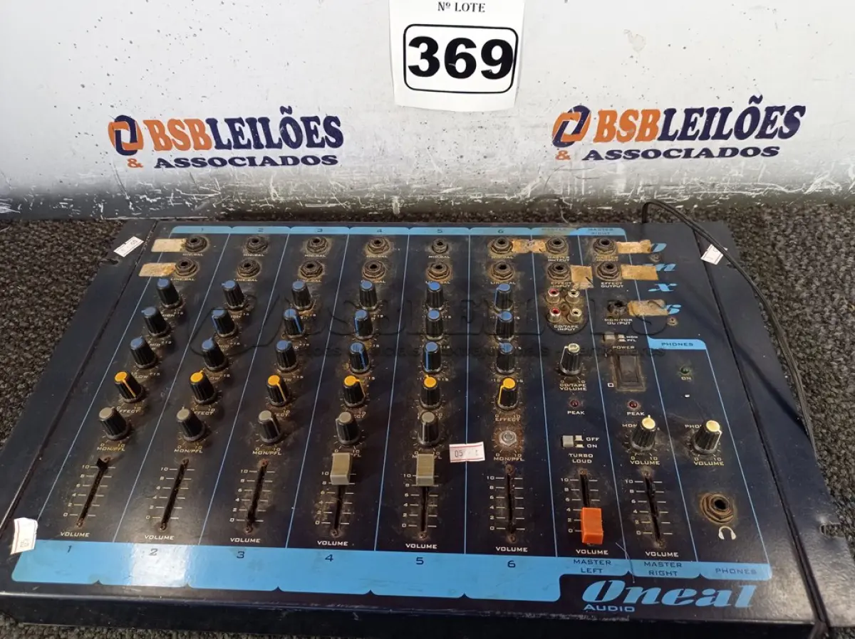LOTE 369 - 01 MESA DE SOM ONEAL MODELO OMX6. (NO ESTADO) ATENÇÃO! FAZER A VISITAÇÃO ANTES DE ARREMATAR, NÃO SABEMOS SE FUNCIONA. LEILÃO NÃO TEM GARANTIA E NEM DEVOLUÇÃO, SUJEITO A POSSÍVEIS AVARIAS VISÍVEIS/OCULTAS E/OU AUSÊNCIA DE COMPONENTES.