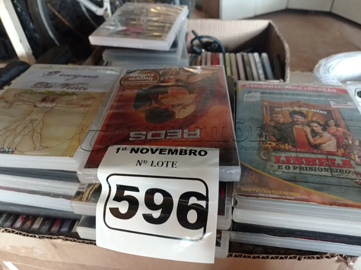 LOTE 596 - 01 LOTE COM VÁRIOS CDS E DVD TÍTULOS DIVERSOS. (NO ESTADO) ATENÇÃO! FAZER A VISITAÇÃO ANTES DE ARREMATAR, NÃO SABEMOS SE FUNCIONA. LEILÃO NÃO TEM GARANTIA E NEM DEVOLUÇÃO, SUJEITO A POSSÍVEIS AVARIAS VISÍVEIS/OCULTAS E/OU AUSÊNCIA DE COMPONENTES.