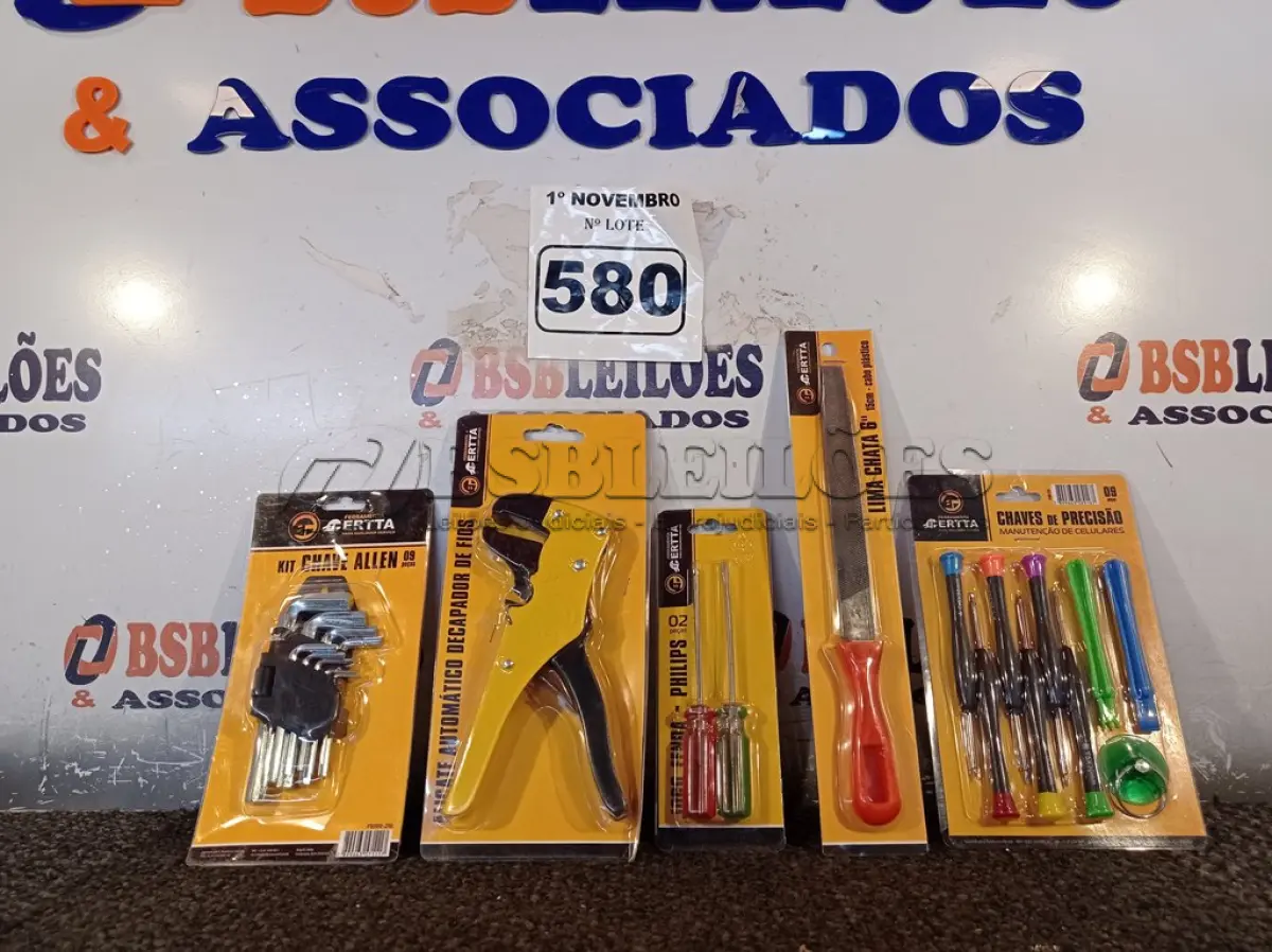 LOTE 580 - 01 ALICATE DECAPADOR DE FIOS, 01 LIMA, 01 KIT DE CHAVE FENDA/PHILIPS, 01 KIT DE CHAVE ALLEN E 01 KIT DE CHAVE DE PRECISÃO. (NO ESTADO) ATENÇÃO! FAZER A VISITAÇÃO ANTES DE ARREMATAR, NÃO SABEMOS SE FUNCIONA. LEILÃO NÃO TEM GARANTIA E NEM DEVOLUÇÃO, SUJEITO A POSSÍVEIS AVARIAS VISÍVEIS/OCULTAS E/OU AUSÊNCIA DE COMPONENTES.