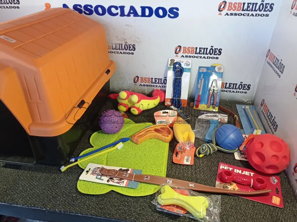 LOTE 426 - 01 CASINHA E 01 KIT DE ACESSÓRIOS PARA PET. (NO ESTADO) ATENÇÃO! FAZER A VISITAÇÃO ANTES DE ARREMATAR, NÃO SABEMOS SE FUNCIONA. LEILÃO NÃO TEM GARANTIA E NEM DEVOLUÇÃO, SUJEITO A POSSÍVEIS AVARIAS VISÍVEIS/OCULTAS E/OU AUSÊNCIA DE COMPONENTES.