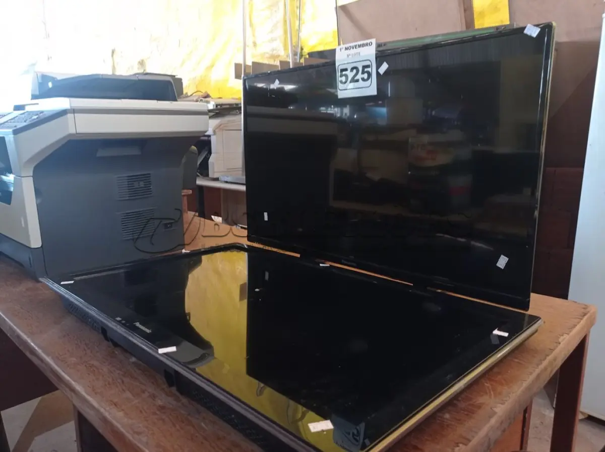 LOTE 525 - 02 TV’S MARCAS E MODELOS DIVERSOS PARA RETIRADA DE PEÇAS. (NO ESTADO) ATENÇÃO! FAZER A VISITAÇÃO ANTES DE ARREMATAR, NÃO SABEMOS SE FUNCIONA. LEILÃO NÃO TEM GARANTIA E NEM DEVOLUÇÃO, SUJEITO A POSSÍVEIS AVARIAS VISÍVEIS/OCULTAS E/OU AUSÊNCIA DE COMPONENTES.