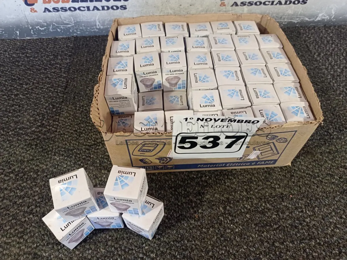 LOTE 537 - 01 LOTE COM APROXIMADAMENTE 80 LÂMPADAS DICROICA 1W 220V. (NO ESTADO) ATENÇÃO! FAZER A VISITAÇÃO ANTES DE ARREMATAR, NÃO SABEMOS SE FUNCIONA. LEILÃO NÃO TEM GARANTIA E NEM DEVOLUÇÃO, SUJEITO A POSSÍVEIS AVARIAS VISÍVEIS/OCULTAS E/OU AUSÊNCIA DE COMPONENTES.