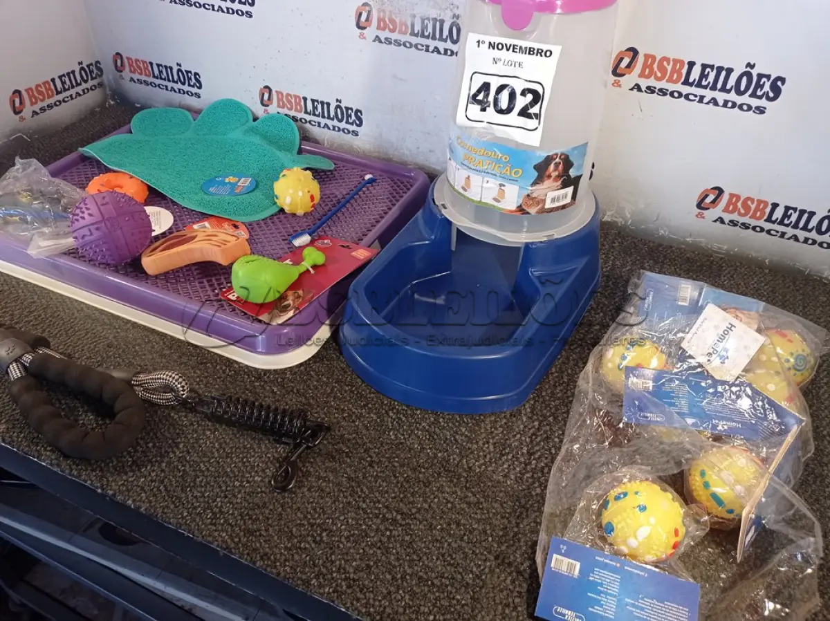 LOTE 402 - 01 KIT DE ACESSÓRIOS PARA PET. (NO ESTADO) ATENÇÃO! FAZER A VISITAÇÃO ANTES DE ARREMATAR, NÃO SABEMOS SE FUNCIONA. LEILÃO NÃO TEM GARANTIA E NEM DEVOLUÇÃO, SUJEITO A POSSÍVEIS AVARIAS VISÍVEIS/OCULTAS E/OU AUSÊNCIA DE COMPONENTES.