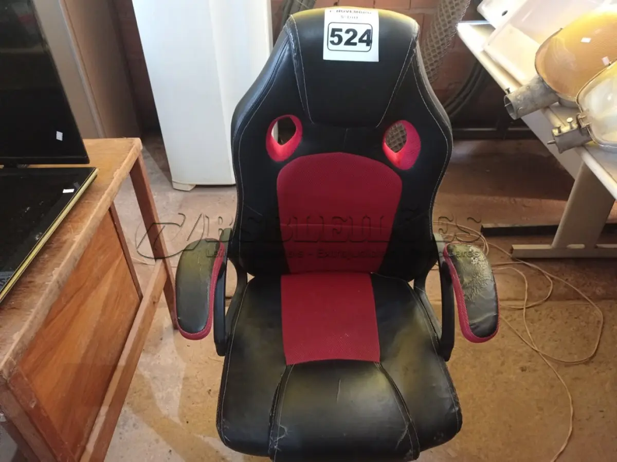 LOTE 524 - 01 CADEIRA GAMER. (NO ESTADO) ATENÇÃO! FAZER A VISITAÇÃO ANTES DE ARREMATAR, NÃO SABEMOS SE FUNCIONA. LEILÃO NÃO TEM GARANTIA E NEM DEVOLUÇÃO, SUJEITO A POSSÍVEIS AVARIAS VISÍVEIS/OCULTAS E/OU AUSÊNCIA DE COMPONENTES.
