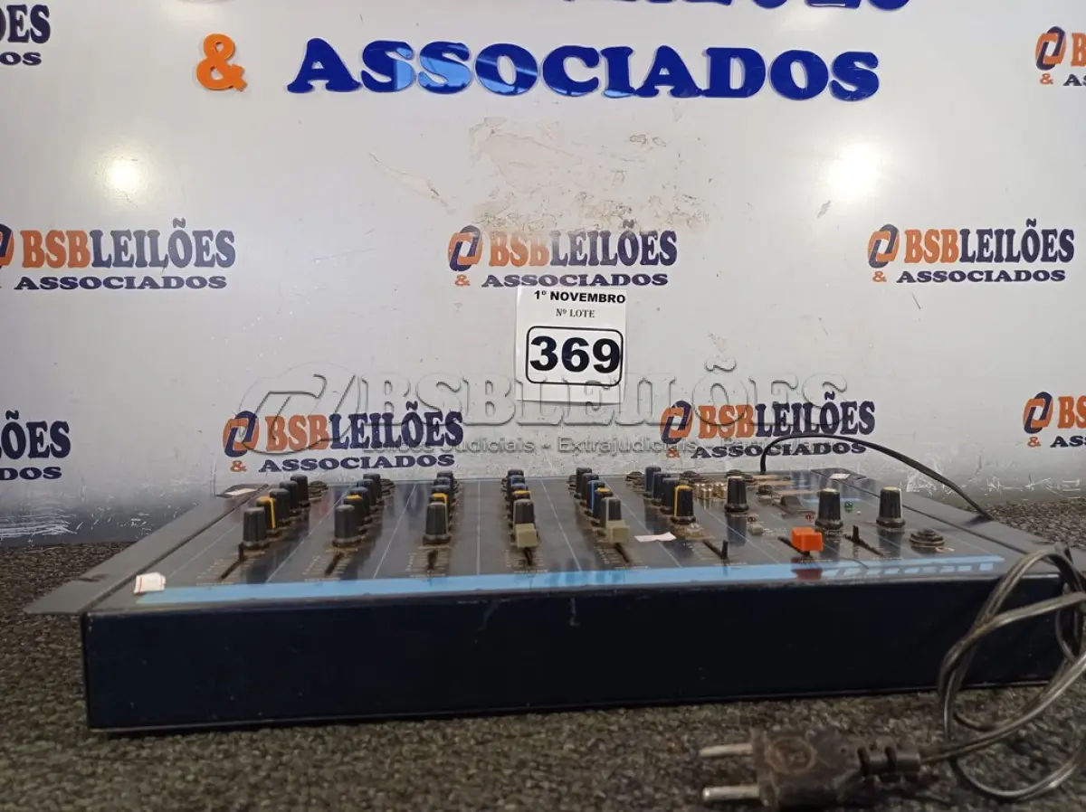 LOTE 369 - 01 MESA DE SOM ONEAL MODELO OMX6. (NO ESTADO) ATENÇÃO! FAZER A VISITAÇÃO ANTES DE ARREMATAR, NÃO SABEMOS SE FUNCIONA. LEILÃO NÃO TEM GARANTIA E NEM DEVOLUÇÃO, SUJEITO A POSSÍVEIS AVARIAS VISÍVEIS/OCULTAS E/OU AUSÊNCIA DE COMPONENTES.