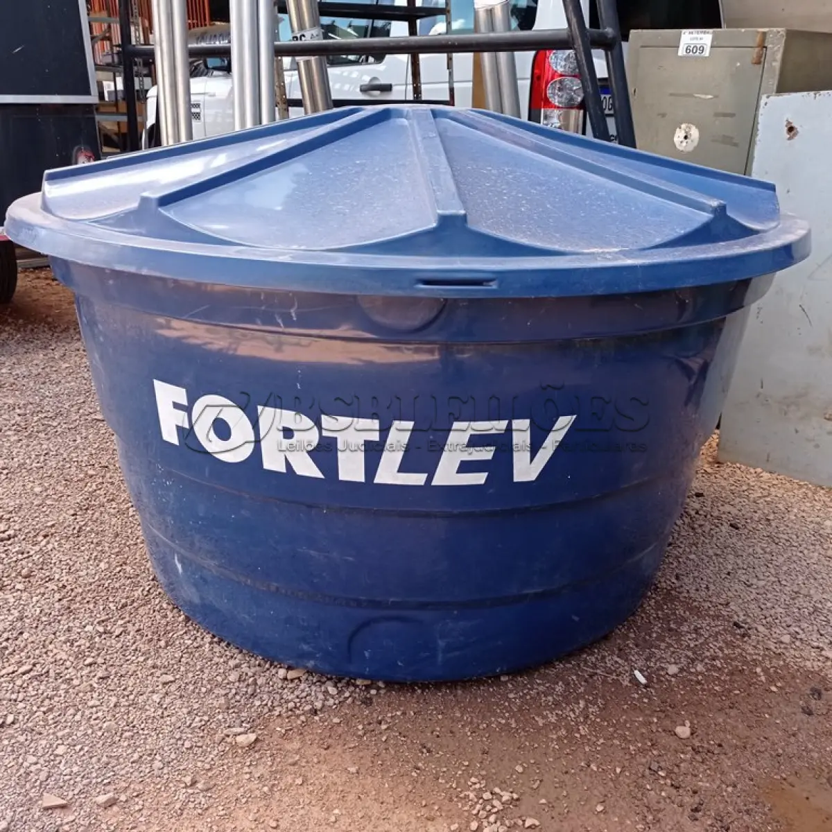 LOTE 632 - 01 CAIXA D’AGUA 1000L. (NO ESTADO) ATENÇÃO! FAZER A VISITAÇÃO ANTES DE ARREMATAR, NÃO SABEMOS SE FUNCIONA. LEILÃO NÃO TEM GARANTIA E NEM DEVOLUÇÃO, SUJEITO A POSSÍVEIS AVARIAS VISÍVEIS/OCULTAS E/OU AUSÊNCIA DE COMPONENTES.