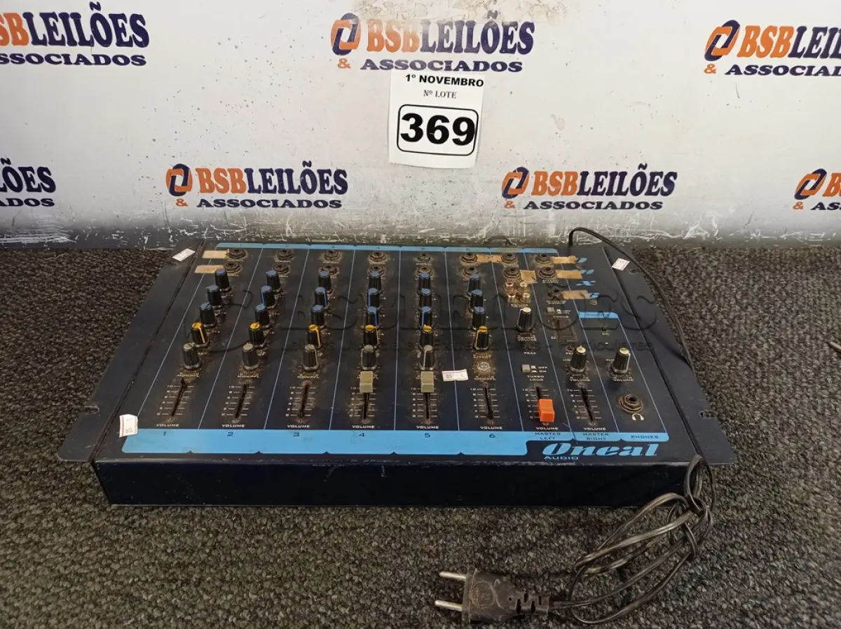 LOTE 369 - 01 MESA DE SOM ONEAL MODELO OMX6. (NO ESTADO) ATENÇÃO! FAZER A VISITAÇÃO ANTES DE ARREMATAR, NÃO SABEMOS SE FUNCIONA. LEILÃO NÃO TEM GARANTIA E NEM DEVOLUÇÃO, SUJEITO A POSSÍVEIS AVARIAS VISÍVEIS/OCULTAS E/OU AUSÊNCIA DE COMPONENTES.