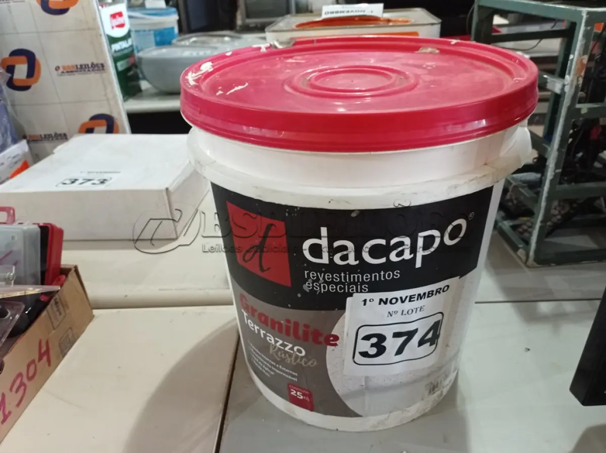 LOTE 374 - 01 BALDE DE CIMENTO QUEIMADO DACAPÓ 25KG. (NO ESTADO) ATENÇÃO! FAZER A VISITAÇÃO ANTES DE ARREMATAR, NÃO SABEMOS SE FUNCIONA. LEILÃO NÃO TEM GARANTIA E NEM DEVOLUÇÃO, SUJEITO A POSSÍVEIS AVARIAS VISÍVEIS/OCULTAS E/OU AUSÊNCIA DE COMPONENTES.