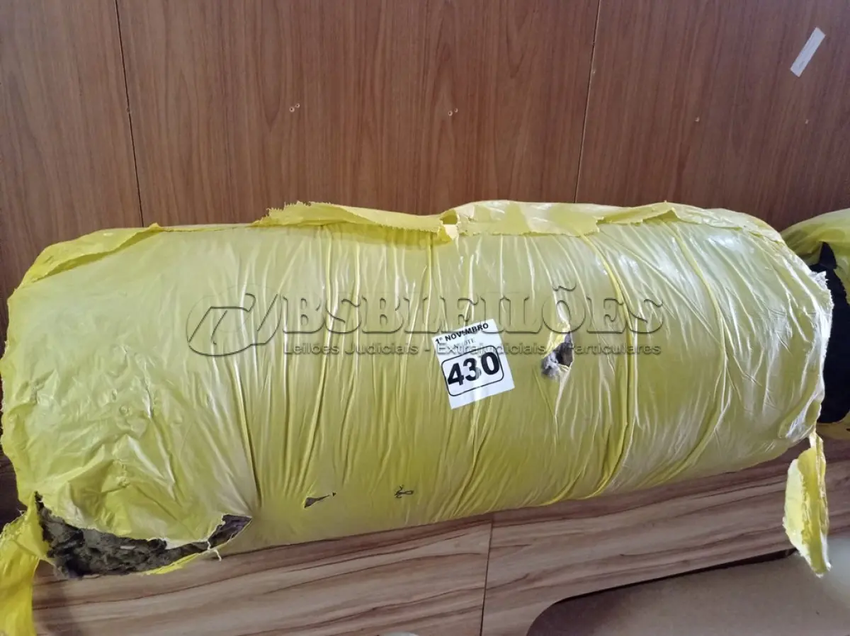 LOTE 430 - 01 ROLO DE LÃ DE VIDRO. (NO ESTADO) ATENÇÃO! FAZER A VISITAÇÃO ANTES DE ARREMATAR, NÃO SABEMOS SE FUNCIONA. LEILÃO NÃO TEM GARANTIA E NEM DEVOLUÇÃO, SUJEITO A POSSÍVEIS AVARIAS VISÍVEIS/OCULTAS E/OU AUSÊNCIA DE COMPONENTES.