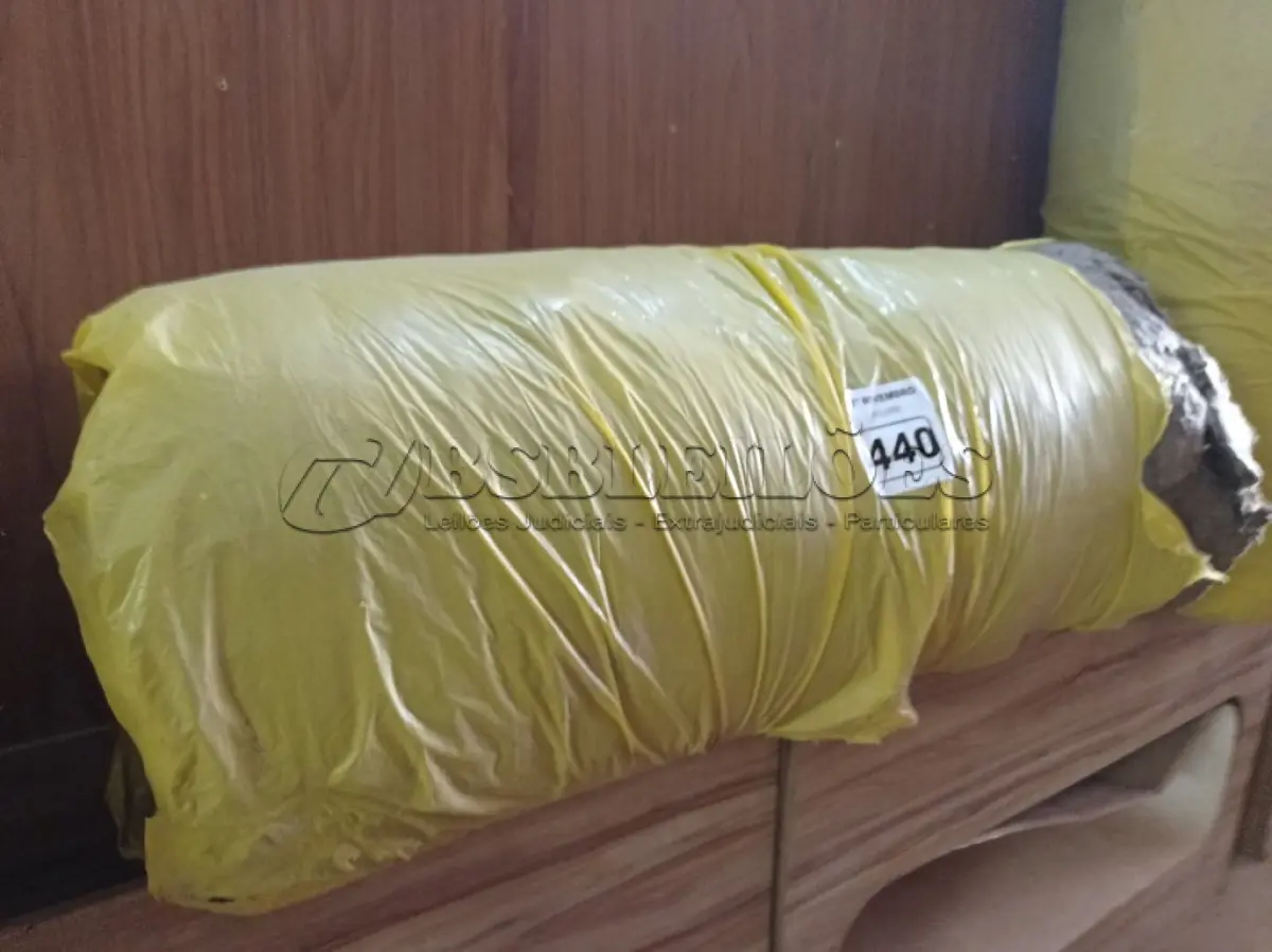LOTE 440 - 01 ROLO DE LÃ DE VIDRO. (NO ESTADO) ATENÇÃO! FAZER A VISITAÇÃO ANTES DE ARREMATAR, NÃO SABEMOS SE FUNCIONA. LEILÃO NÃO TEM GARANTIA E NEM DEVOLUÇÃO, SUJEITO A POSSÍVEIS AVARIAS VISÍVEIS/OCULTAS E/OU AUSÊNCIA DE COMPONENTES.