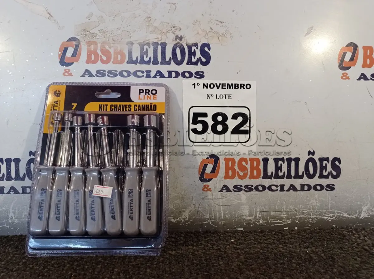 LOTE 582 - 01 KIT DE CHAVE CANHÃO COM 07 PEÇAS. (NO ESTADO) ATENÇÃO! FAZER A VISITAÇÃO ANTES DE ARREMATAR, NÃO SABEMOS SE FUNCIONA. LEILÃO NÃO TEM GARANTIA E NEM DEVOLUÇÃO, SUJEITO A POSSÍVEIS AVARIAS VISÍVEIS/OCULTAS E/OU AUSÊNCIA DE COMPONENTES.
