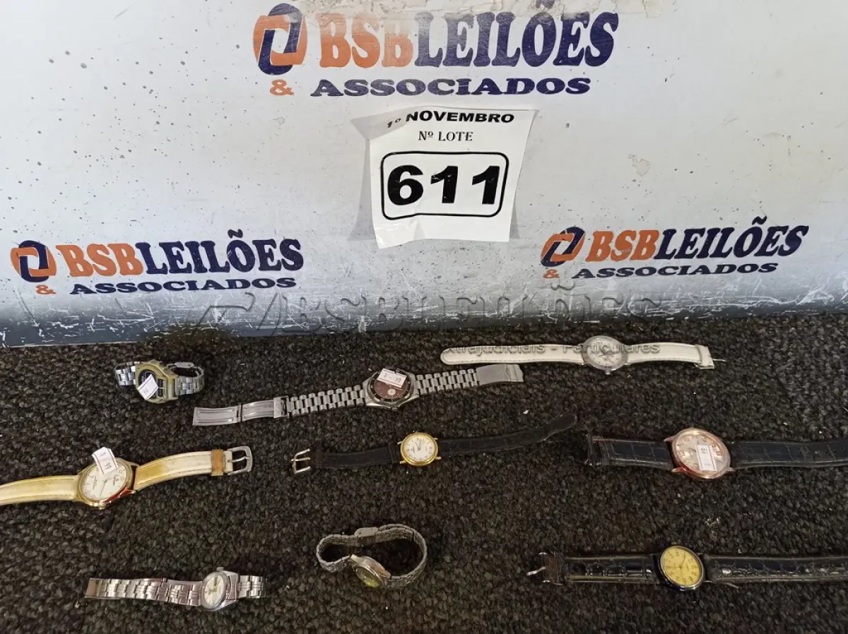 LOTE 611 - 09 RELÓGIOS DE PULSO MARCAS E MODELOS DIVERSOS. (NO ESTADO) ATENÇÃO! FAZER A VISITAÇÃO ANTES DE ARREMATAR, NÃO SABEMOS SE FUNCIONA. LEILÃO NÃO TEM GARANTIA E NEM DEVOLUÇÃO, SUJEITO A POSSÍVEIS AVARIAS VISÍVEIS/OCULTAS E/OU AUSÊNCIA DE COMPONENTES.