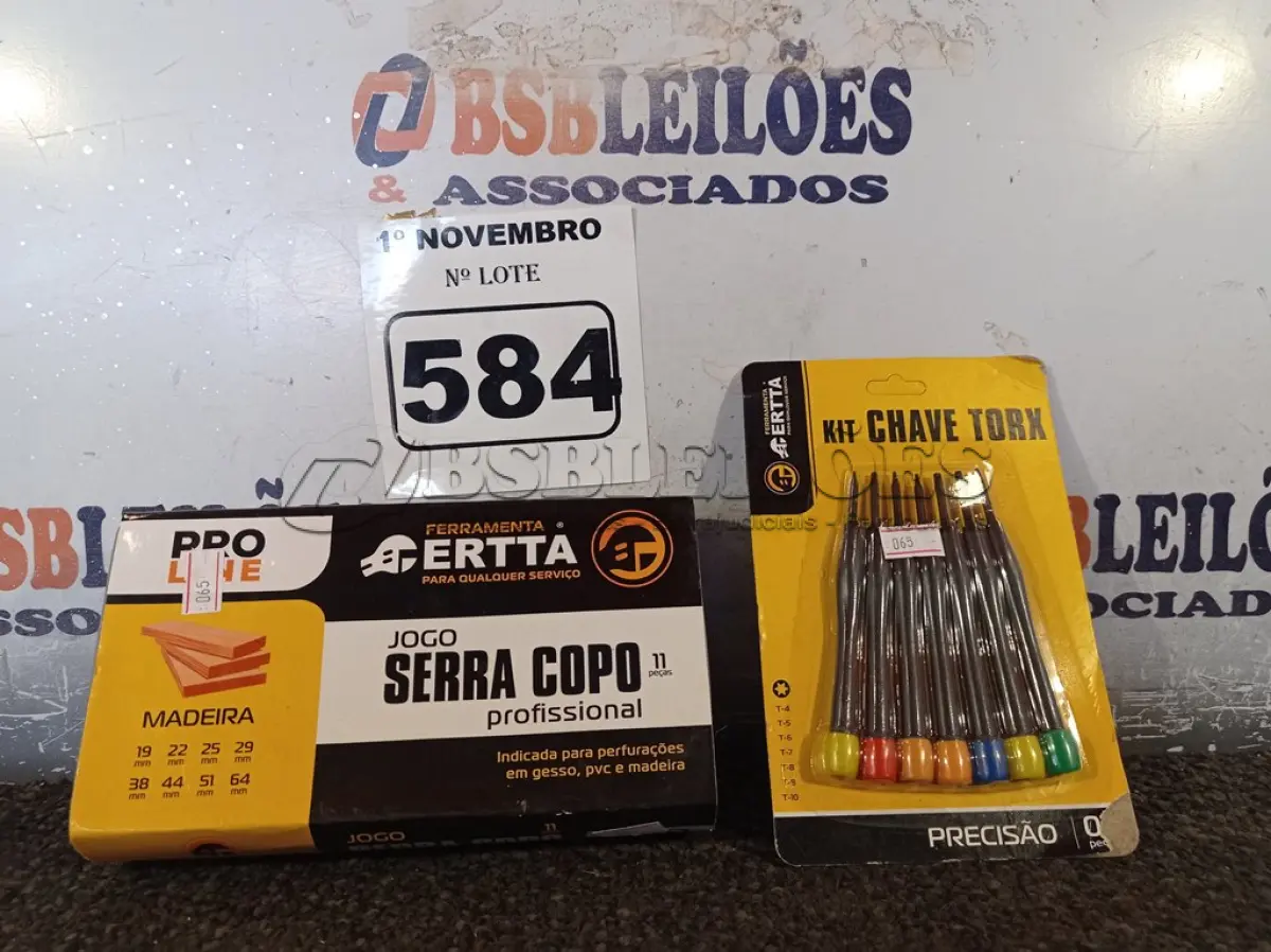 LOTE 584 - 01 JOGO DE CHAVE TORQUE E 01 JOGO DE SERRA COPO. (NO ESTADO) ATENÇÃO! FAZER A VISITAÇÃO ANTES DE ARREMATAR, NÃO SABEMOS SE FUNCIONA. LEILÃO NÃO TEM GARANTIA E NEM DEVOLUÇÃO, SUJEITO A POSSÍVEIS AVARIAS VISÍVEIS/OCULTAS E/OU AUSÊNCIA DE COMPONENTES.