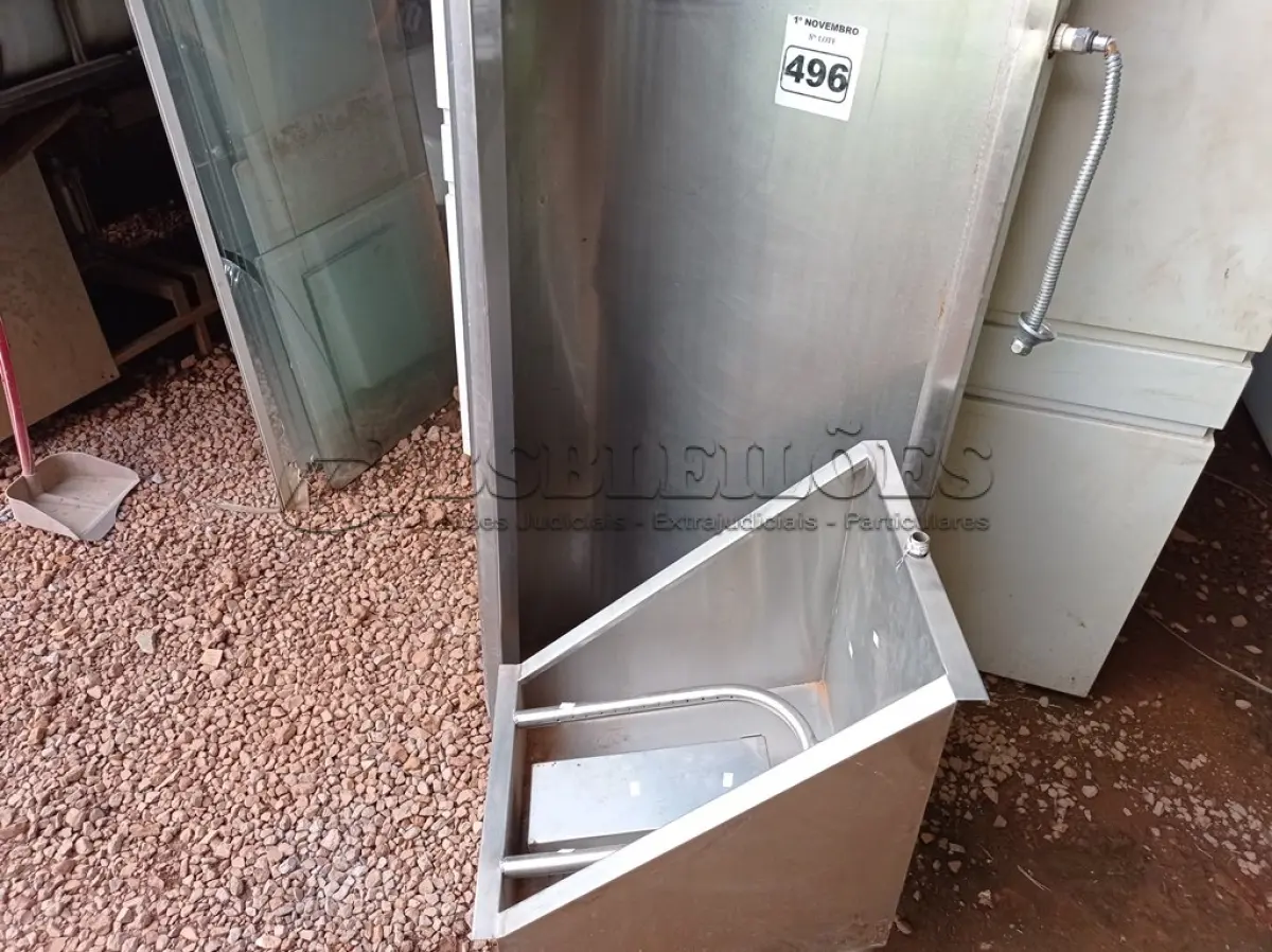 LOTE 496 - 01 MICTÓRIO E 01 LAVA BOTAS EM INOX. (NO ESTADO) ATENÇÃO! FAZER A VISITAÇÃO ANTES DE ARREMATAR, NÃO SABEMOS SE FUNCIONA. LEILÃO NÃO TEM GARANTIA E NEM DEVOLUÇÃO, SUJEITO A POSSÍVEIS AVARIAS VISÍVEIS/OCULTAS E/OU AUSÊNCIA DE COMPONENTES.
