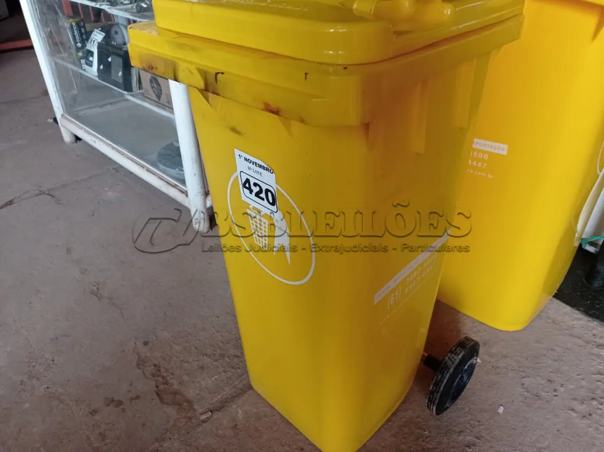 LOTE 420 - 01 CONTAINER HDPE EM-840 120L. (NO ESTADO) ATENÇÃO! FAZER A VISITAÇÃO ANTES DE ARREMATAR, NÃO SABEMOS SE FUNCIONA. LEILÃO NÃO TEM GARANTIA E NEM DEVOLUÇÃO, SUJEITO A POSSÍVEIS AVARIAS VISÍVEIS/OCULTAS E/OU AUSÊNCIA DE COMPONENTES.