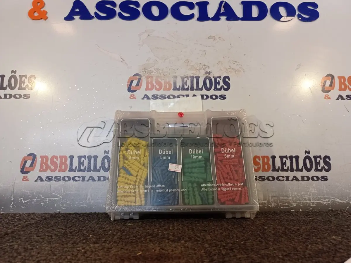 LOTE 565 - 01 KIT DE BROCAS. (NO ESTADO) ATENÇÃO! FAZER A VISITAÇÃO ANTES DE ARREMATAR, NÃO SABEMOS SE FUNCIONA. LEILÃO NÃO TEM GARANTIA E NEM DEVOLUÇÃO, SUJEITO A POSSÍVEIS AVARIAS VISÍVEIS/OCULTAS E/OU AUSÊNCIA DE COMPONENTES.