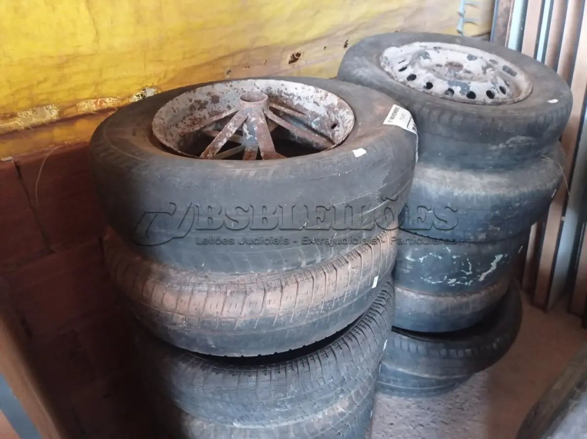 LOTE 550 - 12 RODAS PARA BETONEIRA. (NO ESTADO) ATENÇÃO! FAZER A VISITAÇÃO ANTES DE ARREMATAR, NÃO SABEMOS SE FUNCIONA. LEILÃO NÃO TEM GARANTIA E NEM DEVOLUÇÃO, SUJEITO A POSSÍVEIS AVARIAS VISÍVEIS/OCULTAS E/OU AUSÊNCIA DE COMPONENTES.