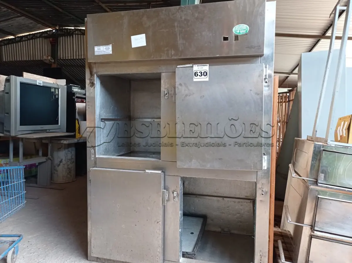 LOTE 630 - 01 GELADEIRA INDUSTRIAL SEM MOTOR COM AVARIAS. (NO ESTADO) ATENÇÃO! FAZER A VISITAÇÃO ANTES DE ARREMATAR, NÃO SABEMOS SE FUNCIONA. LEILÃO NÃO TEM GARANTIA E NEM DEVOLUÇÃO, SUJEITO A POSSÍVEIS AVARIAS VISÍVEIS/OCULTAS E/OU AUSÊNCIA DE COMPONENTES.