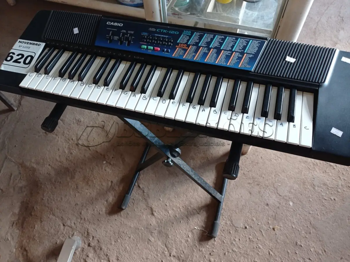 LOTE 620 - 01 TECLADO CASSIO. (NO ESTADO) ATENÇÃO! FAZER A VISITAÇÃO ANTES DE ARREMATAR, NÃO SABEMOS SE FUNCIONA. LEILÃO NÃO TEM GARANTIA E NEM DEVOLUÇÃO, SUJEITO A POSSÍVEIS AVARIAS VISÍVEIS/OCULTAS E/OU AUSÊNCIA DE COMPONENTES.