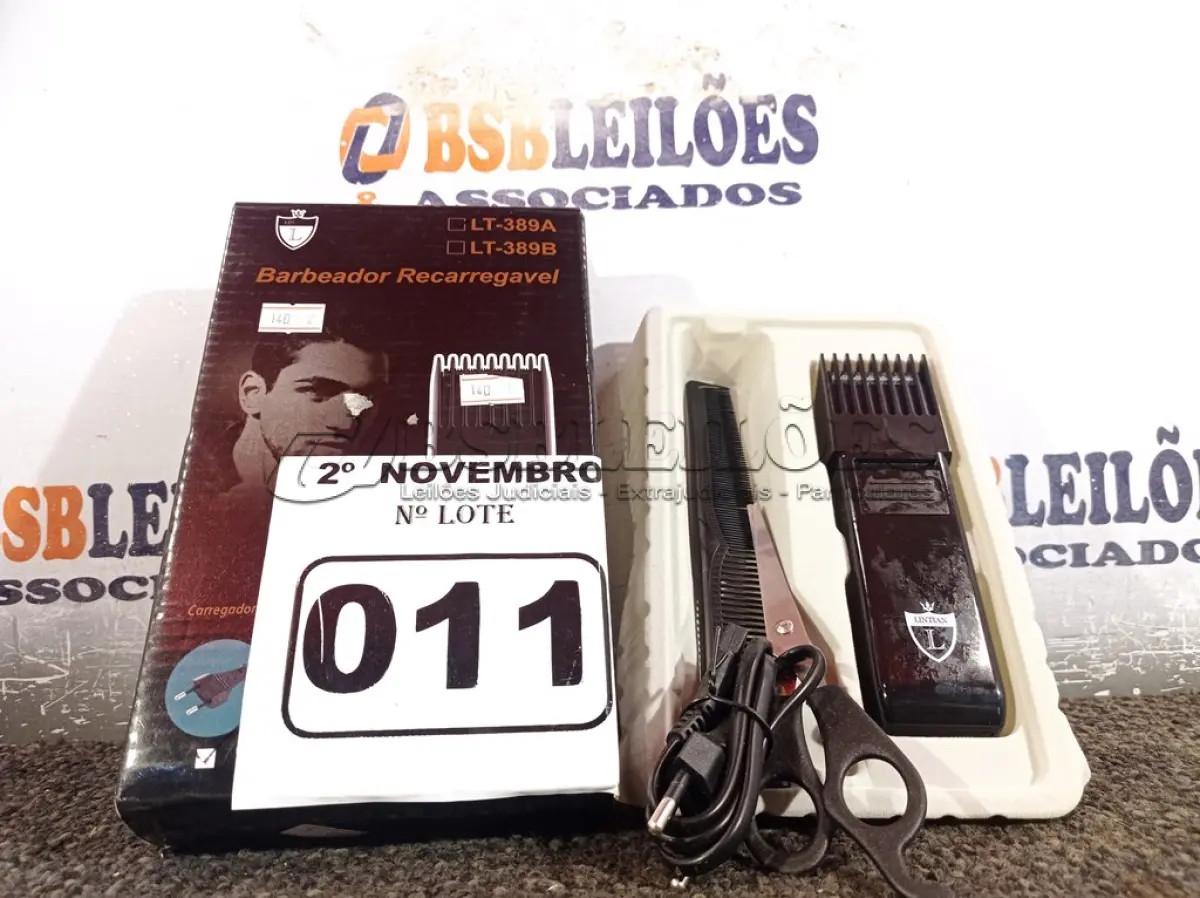 LOTE 011 - 01 BARBEADOR RECARREGÁVEL. (NO ESTADO) ATENÇÃO! FAZER A VISITAÇÃO ANTES DE ARREMATAR, NÃO SABEMOS SE FUNCIONA. LEILÃO NÃO TEM GARANTIA E NEM DEVOLUÇÃO, SUJEITO A POSSÍVEIS AVARIAS VISÍVEIS/OCULTAS E/OU AUSÊNCIA DE COMPONENTES.