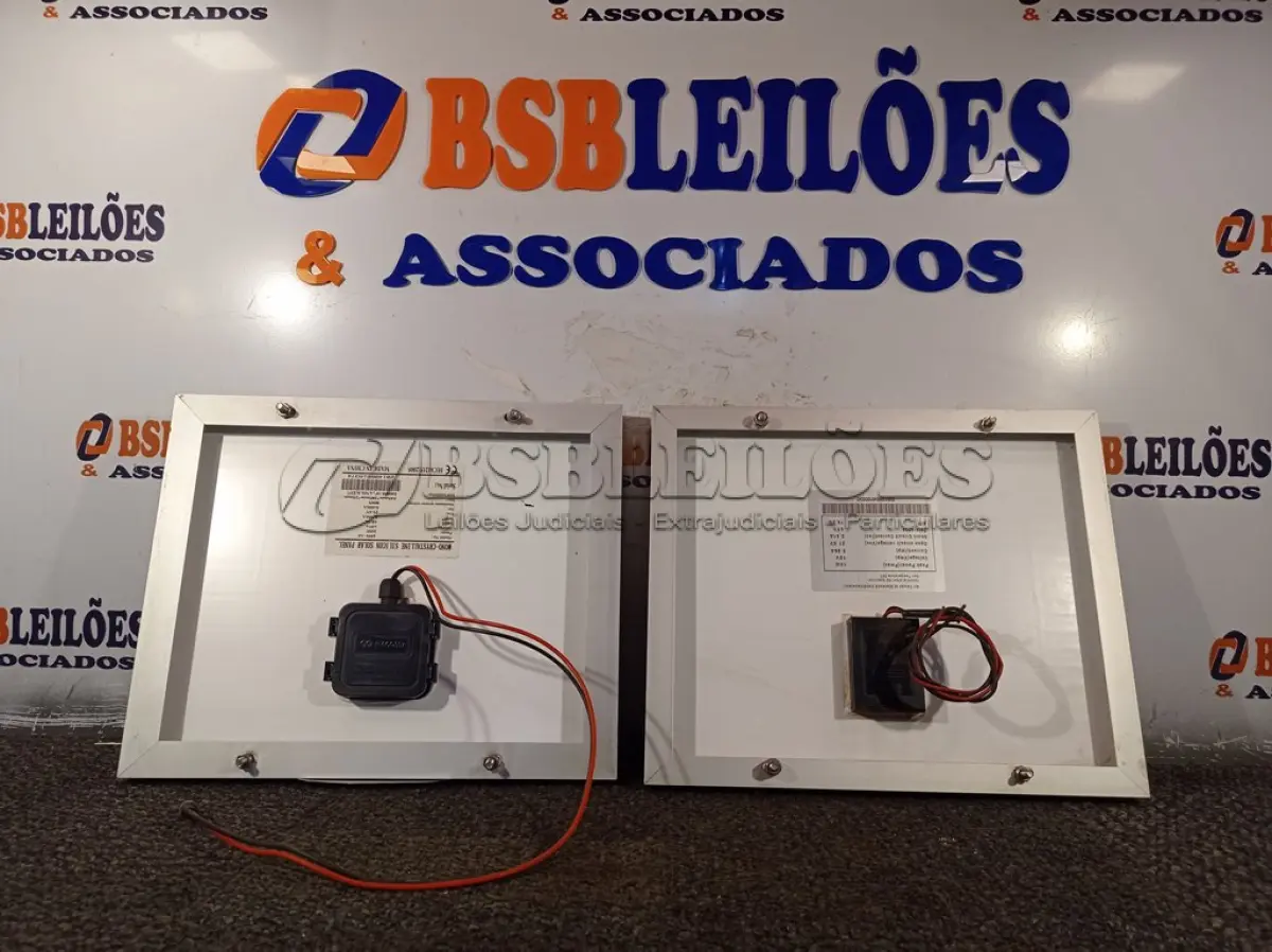LOTE 117 - 02 PAINÉIS FOTOVOLTAICOS 18V 10W. (NO ESTADO) ATENÇÃO! FAZER A VISITAÇÃO ANTES DE ARREMATAR, NÃO SABEMOS SE FUNCIONA. LEILÃO NÃO TEM GARANTIA E NEM DEVOLUÇÃO, SUJEITO A POSSÍVEIS AVARIAS VISÍVEIS/OCULTAS E/OU AUSÊNCIA DE COMPONENTES.