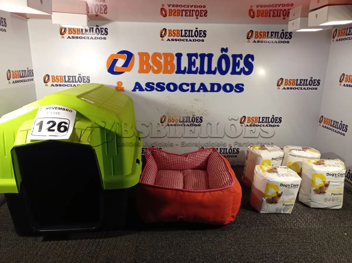LOTE 126 - 01 CASINHA DE CACHORRO COM CAMINHA E 03 PACOTES DE FRALDAS PARA PETS. (NO ESTADO) ATENÇÃO! FAZER A VISITAÇÃO ANTES DE ARREMATAR, NÃO SABEMOS SE FUNCIONA. LEILÃO NÃO TEM GARANTIA E NEM DEVOLUÇÃO, SUJEITO A POSSÍVEIS AVARIAS VISÍVEIS/OCULTAS E/OU AUSÊNCIA DE COMPONENTES.