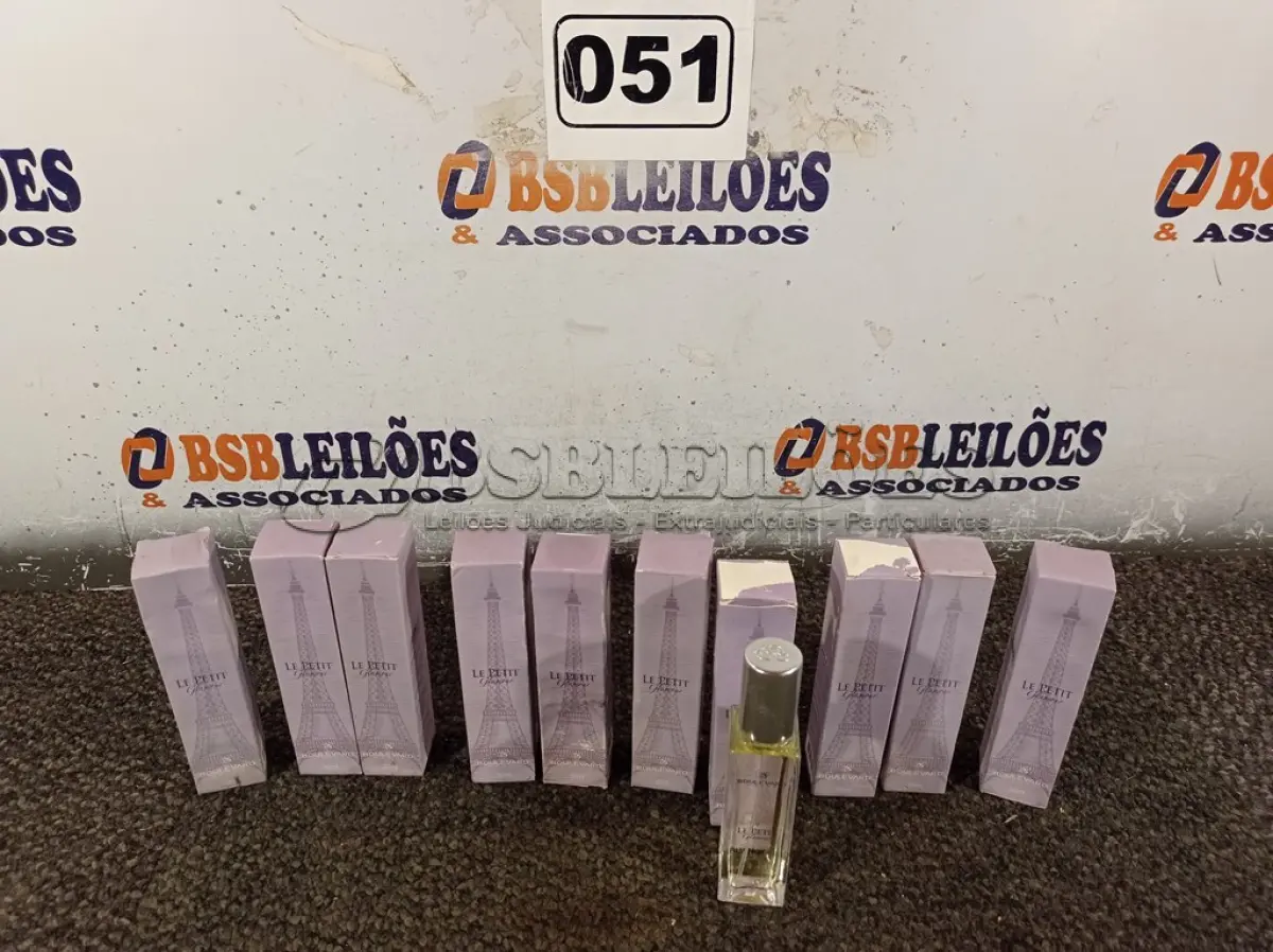 LOTE 051 - 10 PERFUMES LE PETIT 30ML. (NO ESTADO) ATENÇÃO! FAZER A VISITAÇÃO ANTES DE ARREMATAR, NÃO SABEMOS SE FUNCIONA. LEILÃO NÃO TEM GARANTIA E NEM DEVOLUÇÃO, SUJEITO A POSSÍVEIS AVARIAS VISÍVEIS/OCULTAS E/OU AUSÊNCIA DE COMPONENTES.