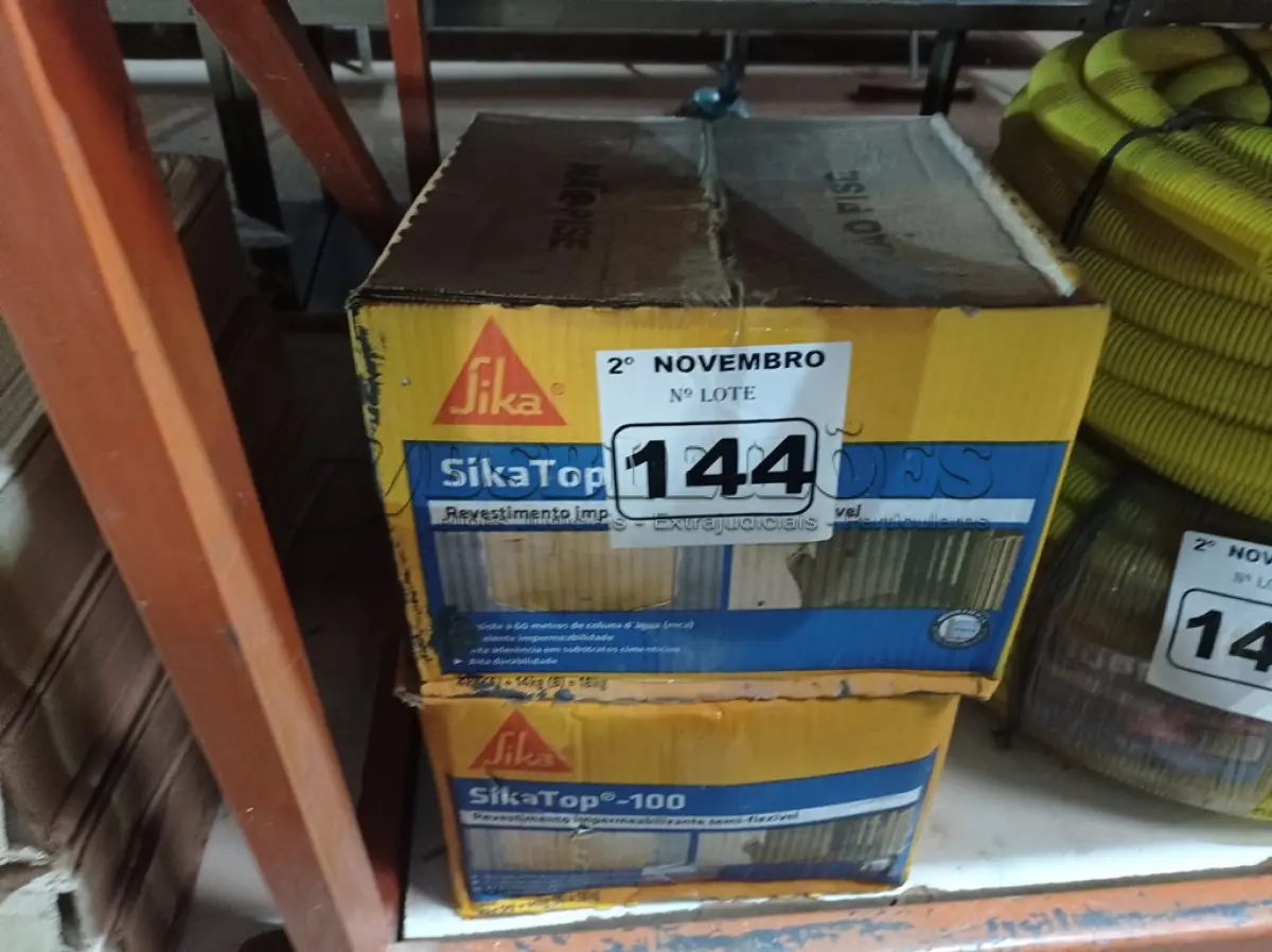 LOTE 144 - 02 CAIXAS DE REVESTIMENTO IMPERMEABILIZANTE SEMI-FLEXIVEL SIKA TOP-100 18KG. (NO ESTADO) ATENÇÃO! FAZER A VISITAÇÃO ANTES DE ARREMATAR, NÃO SABEMOS SE FUNCIONA. LEILÃO NÃO TEM GARANTIA E NEM DEVOLUÇÃO, SUJEITO A POSSÍVEIS AVARIAS VISÍVEIS/OCULTAS E/OU AUSÊNCIA DE COMPONENTES.