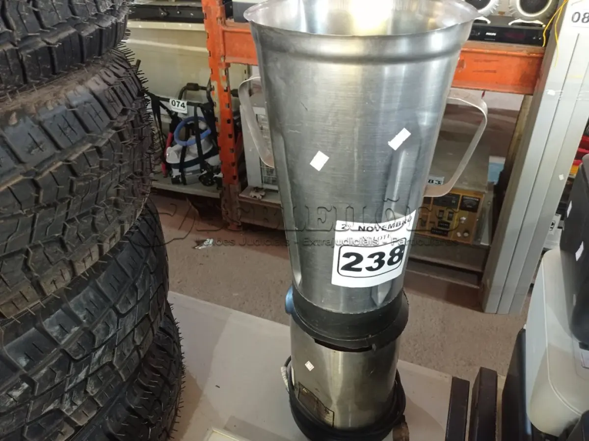 LOTE 238 - 01 LIQUIDIFICADOR INDUSTRIAL MARCA POLI. (NO ESTADO) ATENÇÃO! FAZER A VISITAÇÃO ANTES DE ARREMATAR, NÃO SABEMOS SE FUNCIONA. LEILÃO NÃO TEM GARANTIA E NEM DEVOLUÇÃO, SUJEITO A POSSÍVEIS AVARIAS VISÍVEIS/OCULTAS E/OU AUSÊNCIA DE COMPONENTES.