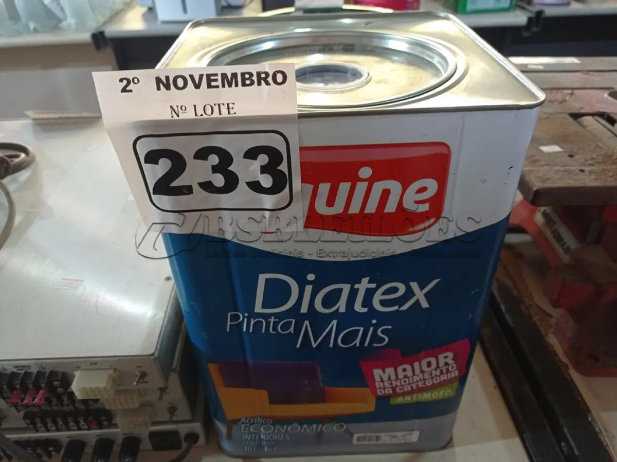 LOTE 233 - 01 LATA DE TINTA IQUINE DIATEX PINTA MAIS FOSCO BASE “P” 18L. (NO ESTADO) ATENÇÃO! FAZER A VISITAÇÃO ANTES DE ARREMATAR, NÃO SABEMOS SE FUNCIONA. LEILÃO NÃO TEM GARANTIA E NEM DEVOLUÇÃO, SUJEITO A POSSÍVEIS AVARIAS VISÍVEIS/OCULTAS E/OU AUSÊNCIA DE COMPONENTES.