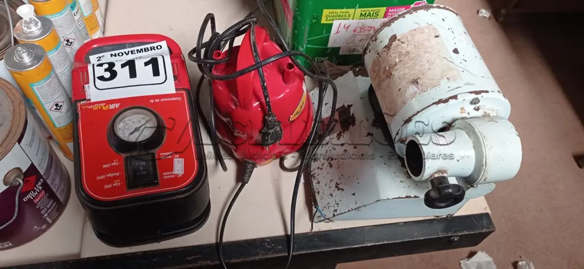 LOTE 311 - 01 COMPRESSOR DE AR 12V, 01 INFLADOR E 01 MOEDOR DE CARNE INCOMPLETOS. (NO ESTADO) ATENÇÃO! FAZER A VISITAÇÃO ANTES DE ARREMATAR, NÃO SABEMOS SE FUNCIONA. LEILÃO NÃO TEM GARANTIA E NEM DEVOLUÇÃO, SUJEITO A POSSÍVEIS AVARIAS VISÍVEIS/OCULTAS E/OU AUSÊNCIA DE COMPONENTES.
