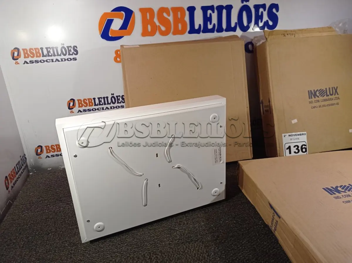 LOTE 136 - 04 PLAFONS DE SOBREPOR 40X30 INCOLUSTRE. (NO ESTADO) ATENÇÃO! FAZER A VISITAÇÃO ANTES DE ARREMATAR, NÃO SABEMOS SE FUNCIONA. LEILÃO NÃO TEM GARANTIA E NEM DEVOLUÇÃO, SUJEITO A POSSÍVEIS AVARIAS VISÍVEIS/OCULTAS E/OU AUSÊNCIA DE COMPONENTES.