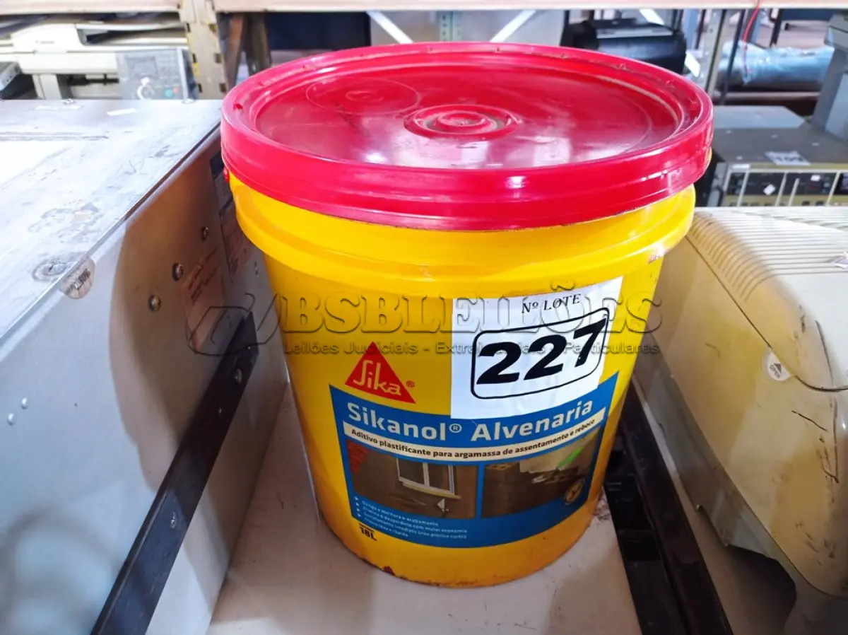 LOTE 227 - 01 BALDE DE SIKANOL ALVENARIA, ADITIVO PLASTIFICANTE PARA ARGAMASSA DE ASSENTAMENTO E REBOCO. (NO ESTADO) ATENÇÃO! FAZER A VISITAÇÃO ANTES DE ARREMATAR, NÃO SABEMOS SE FUNCIONA. LEILÃO NÃO TEM GARANTIA E NEM DEVOLUÇÃO, SUJEITO A POSSÍVEIS AVARIAS VISÍVEIS/OCULTAS E/OU AUSÊNCIA DE COMPONENTES.