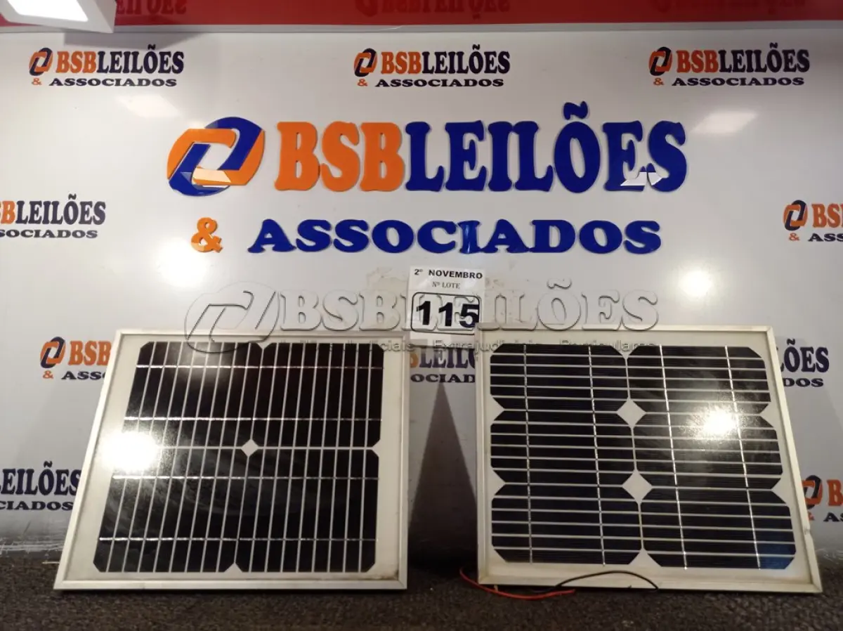 LOTE 115 - 02 PAINÉIS FOTOVOLTAICOS 18V 10W. (NO ESTADO) ATENÇÃO! FAZER A VISITAÇÃO ANTES DE ARREMATAR, NÃO SABEMOS SE FUNCIONA. LEILÃO NÃO TEM GARANTIA E NEM DEVOLUÇÃO, SUJEITO A POSSÍVEIS AVARIAS VISÍVEIS/OCULTAS E/OU AUSÊNCIA DE COMPONENTES.