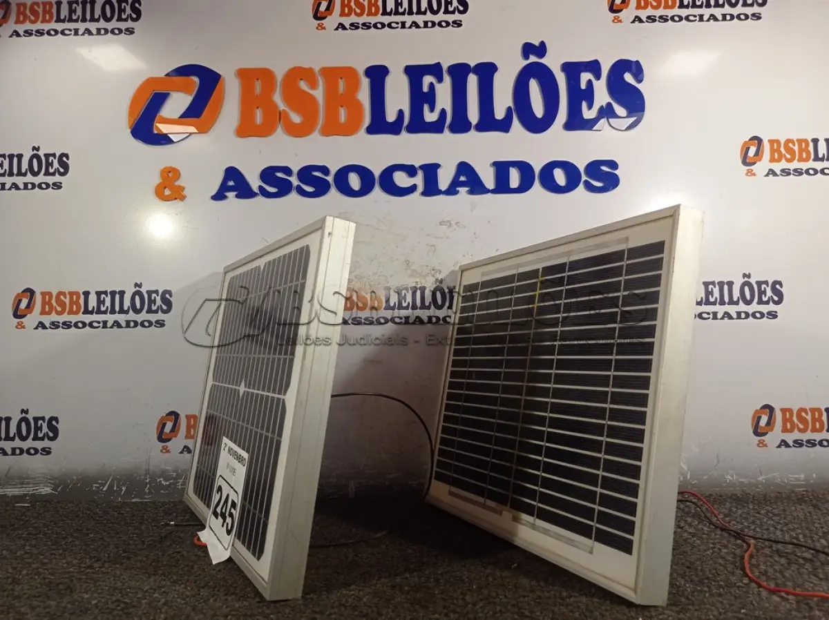 LOTE 245 - 02 PAINÉIS FOTOVOLTAICOS 18V 10W. (NO ESTADO) ATENÇÃO! FAZER A VISITAÇÃO ANTES DE ARREMATAR, NÃO SABEMOS SE FUNCIONA. LEILÃO NÃO TEM GARANTIA E NEM DEVOLUÇÃO, SUJEITO A POSSÍVEIS AVARIAS VISÍVEIS/OCULTAS E/OU AUSÊNCIA DE COMPONENTES.