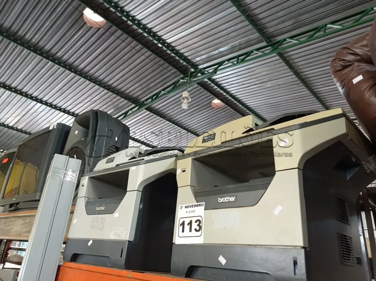 LOTE 113 - 02 IMPRESSORAS MULTIFUNCIONAIS MARCAS BROTHER MODELOS DCP-8085DN/MFC-8480DN. (NO ESTADO) ATENÇÃO! FAZER A VISITAÇÃO ANTES DE ARREMATAR, NÃO SABEMOS SE FUNCIONA. LEILÃO NÃO TEM GARANTIA E NEM DEVOLUÇÃO, SUJEITO A POSSÍVEIS AVARIAS VISÍVEIS/OCULTAS E/OU AUSÊNCIA DE COMPONENTES.