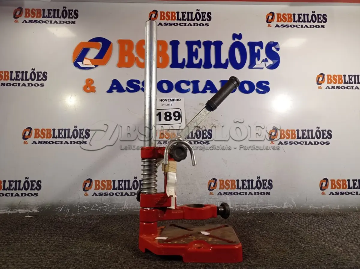 LOTE 189 - 01 SUPORTE PARA FURADEIRA DE BANCADA. (NO ESTADO) ATENÇÃO! FAZER A VISITAÇÃO ANTES DE ARREMATAR, NÃO SABEMOS SE FUNCIONA. LEILÃO NÃO TEM GARANTIA E NEM DEVOLUÇÃO, SUJEITO A POSSÍVEIS AVARIAS VISÍVEIS/OCULTAS E/OU AUSÊNCIA DE COMPONENTES.
