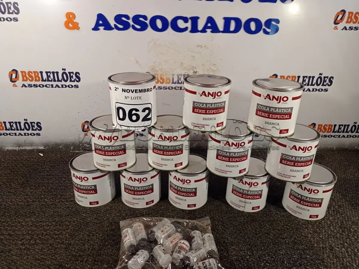 LOTE 062 - 12 LATAS DE COLA PLÁSTICA ANJO 1KG. (NO ESTADO) ATENÇÃO! FAZER A VISITAÇÃO ANTES DE ARREMATAR, NÃO SABEMOS SE FUNCIONA. LEILÃO NÃO TEM GARANTIA E NEM DEVOLUÇÃO, SUJEITO A POSSÍVEIS AVARIAS VISÍVEIS/OCULTAS E/OU AUSÊNCIA DE COMPONENTES.