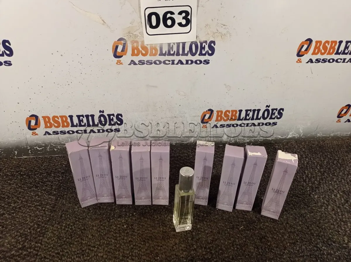 LOTE 063 - 10 PERFUMES LE PETIT 30ML. (NO ESTADO) ATENÇÃO! FAZER A VISITAÇÃO ANTES DE ARREMATAR, NÃO SABEMOS SE FUNCIONA. LEILÃO NÃO TEM GARANTIA E NEM DEVOLUÇÃO, SUJEITO A POSSÍVEIS AVARIAS VISÍVEIS/OCULTAS E/OU AUSÊNCIA DE COMPONENTES.