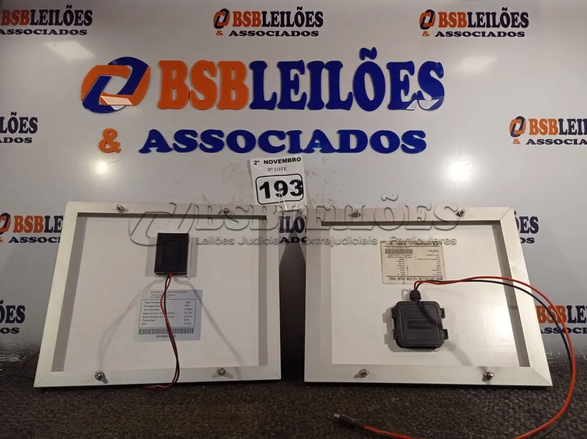 LOTE 193 - 02 PAINÉIS FOTOVOLTAICOS 18V 10W. (NO ESTADO) ATENÇÃO! FAZER A VISITAÇÃO ANTES DE ARREMATAR, NÃO SABEMOS SE FUNCIONA. LEILÃO NÃO TEM GARANTIA E NEM DEVOLUÇÃO, SUJEITO A POSSÍVEIS AVARIAS VISÍVEIS/OCULTAS E/OU AUSÊNCIA DE COMPONENTES.