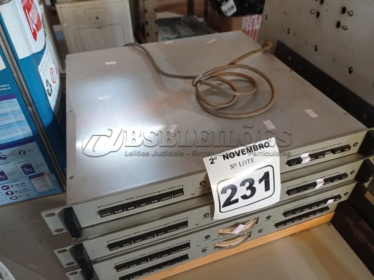 LOTE 231 - 04 EQUIPAMENTOS ELETRÔNICOS. (NO ESTADO) ATENÇÃO! FAZER A VISITAÇÃO ANTES DE ARREMATAR, NÃO SABEMOS SE FUNCIONA. LEILÃO NÃO TEM GARANTIA E NEM DEVOLUÇÃO, SUJEITO A POSSÍVEIS AVARIAS VISÍVEIS/OCULTAS E/OU AUSÊNCIA DE COMPONENTES.