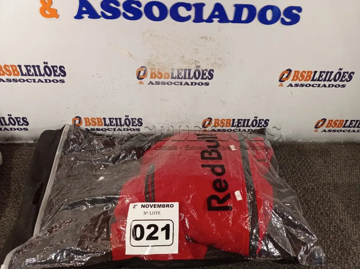 LOTE 021 - 01 JAQUETA TAMANHO “GG”. (NO ESTADO) ATENÇÃO! FAZER A VISITAÇÃO ANTES DE ARREMATAR, NÃO SABEMOS SE FUNCIONA. LEILÃO NÃO TEM GARANTIA E NEM DEVOLUÇÃO, SUJEITO A POSSÍVEIS AVARIAS VISÍVEIS/OCULTAS E/OU AUSÊNCIA DE COMPONENTES.