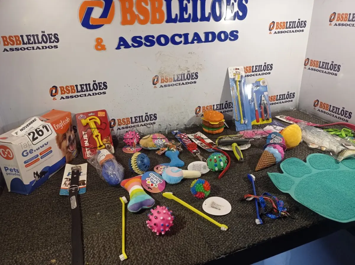 LOTE 261 - 01 LOTE COM VÁRIOS ACESSÓRIOS PARA PETS. (NO ESTADO) ATENÇÃO! FAZER A VISITAÇÃO ANTES DE ARREMATAR, NÃO SABEMOS SE FUNCIONA. LEILÃO NÃO TEM GARANTIA E NEM DEVOLUÇÃO, SUJEITO A POSSÍVEIS AVARIAS VISÍVEIS/OCULTAS E/OU AUSÊNCIA DE COMPONENTES.